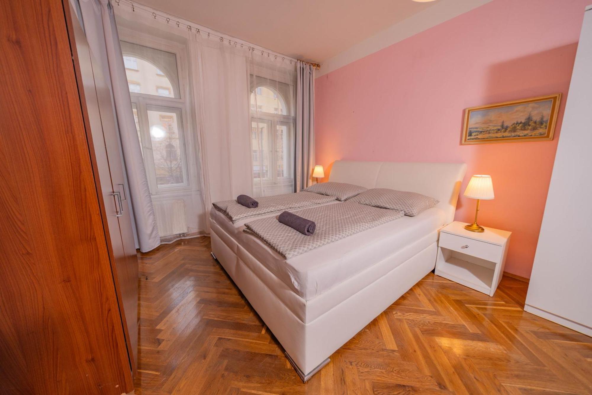 1 Bob's - 2 Bedrooms And Living * Praga